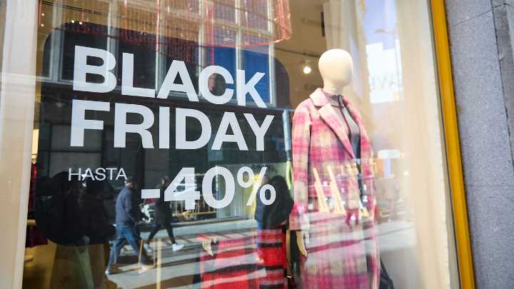 Cuidado si vas a financiar tus compras de Black Friday o Navidad: elegir este método te puede acarrear el triple de intereses