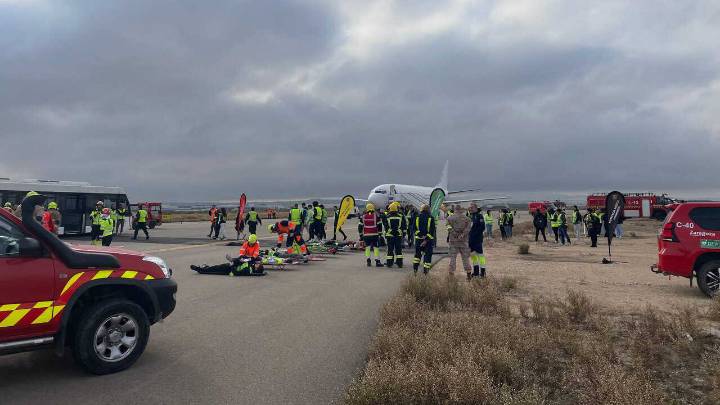 Un avión "se estrella" en Zaragoza: hasta 250 personas participan este miércoles en un simulacro de accidente aéreo