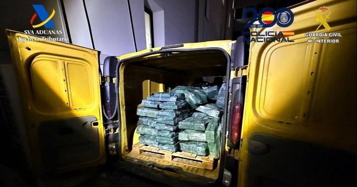 Intervenidas 2 toneladas de cocaína escondidas entre la fruta e introducidas por el puerto de Vigo y Valencia