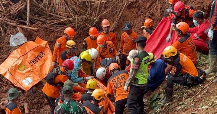 Death toll from Indonesian landslides rises to 30