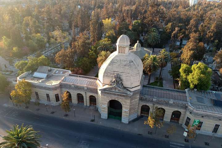 Qué hacer en Santiago de Chile: cementerios, pasajes y rincones poco conocidos de la capital