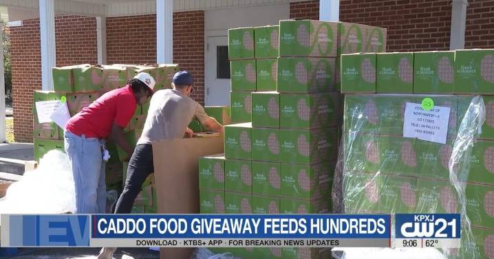 Long lines wait for holiday help