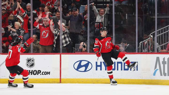 Devils stay undefeated at home with shootout win against Penguins