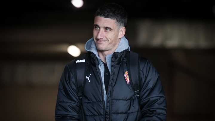 La irregularidad de Olaetxea tras no renovar con el Sporting y su visita a El Molinón