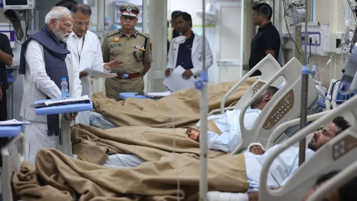 ‘Those behind the conspiracy will be brought to justice’: PM Modi after meeting Delhi blast victims at LNJP