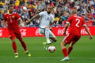 Chile vence a Rusia en amistoso de fútbol y ahoga sus penas