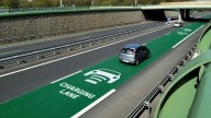 Así son las autopistas que recargan los coches eléctricos mientras circulan
