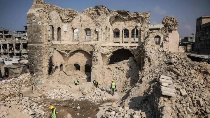 En medio de la tregua, palestinos restauran un monumento en Palacio del Pachá