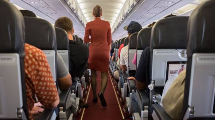 Flight attendants share secrets to surviving holiday travel