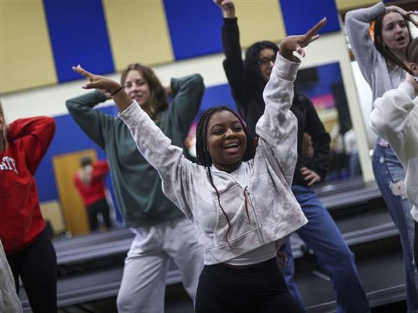 Photo Gallery: Perrysburg High School Show Choir rehearsal for Dueling Pianos Fund
