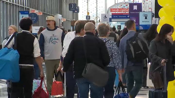 O’Hare travelers cautiously optimistic as shutdown ends