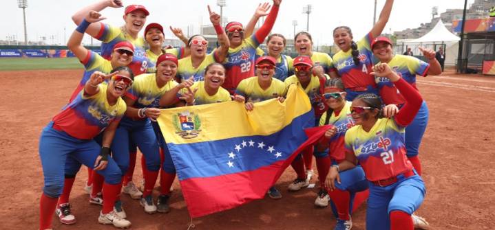 Softbol femenino de Venezuela sigue invicto y conquista oro en Juegos Bolivarianos 2025