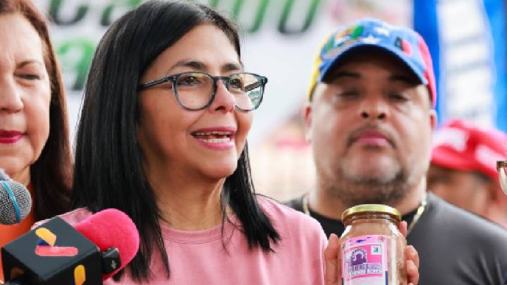 "Que nadie se atreva a vulnerar la integridad territorial de Venezuela", advierte Delcy Rodríguez