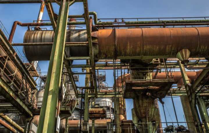 Canadá iniciará la construcción de un controvertido oleoducto para exportar petróleo a Asia