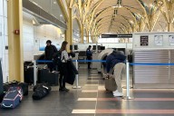 Incertidumbre en los aeropuertos de EE.UU: "No llego a la cita médica de mi hijo"