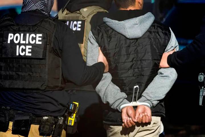 Un juez federal de EEUU ordena liberar bajo fianza a cientos de migrantes indocumentados