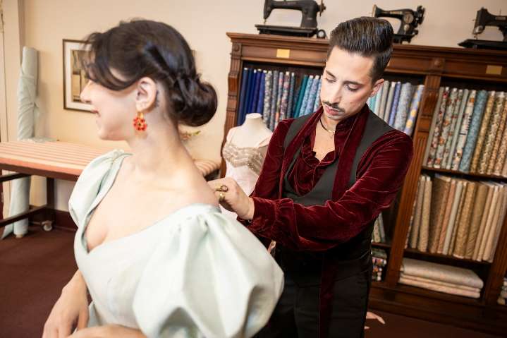 Este vestido está sobre el arcoíris