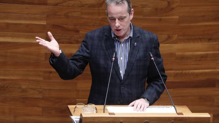 Asturias insiste en el pleno en que trabajan para garantizar jurídicamente las cacerías de lobos