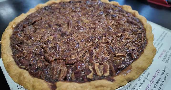 Anchorage pie lovers flock to A Pie Stop for Thanksgiving favorites