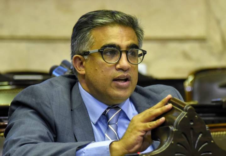 No suelta la teta | Polémica en el senado salteño por la incorporación de Nanni como empleado de la Cámara