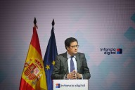 Óscar López defiende la protección de los menores en la red para garantizar un uso óptimo de internet y libre de riesgos