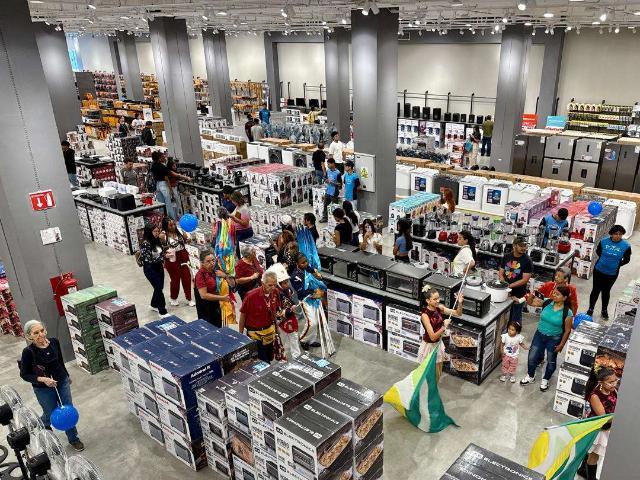 👔👗H&M llega por primera vez al país y Mundo Total y ✂️Tijerazo afinan sus apuestas