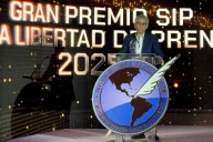 Le dedico este premio a la bala que no me alcanzó: Daniel Coronell, periodista colombiano