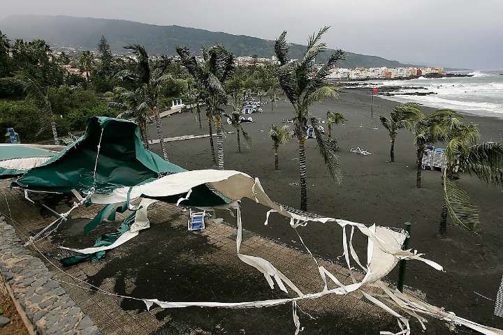 La borrasca Claudia golpea este miércoles cinco comunidades y Canarias suspende las clases por posibles inundaciones