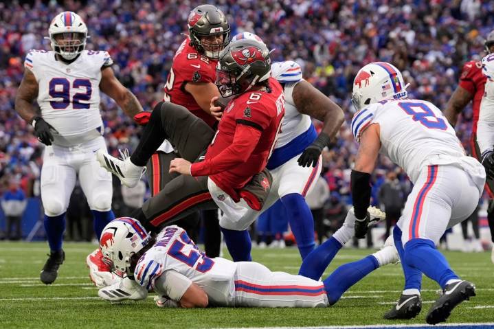 Tampa Bay defense can’t keep up with Buffalo’s Allen