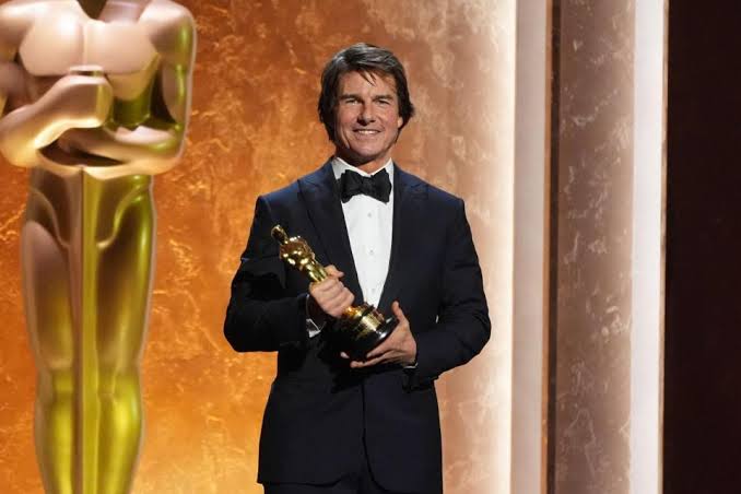 Tom Cruise Receives Honorary Oscar, Delivers Emotional Tribute to Fans and Film Crews