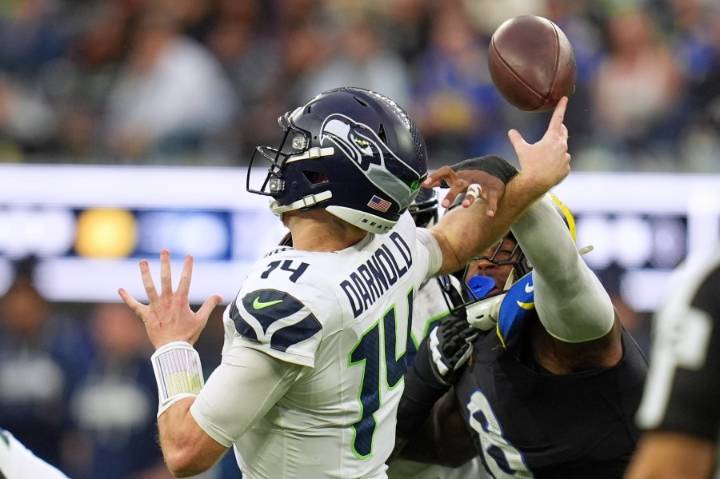Sam Darnold and the Seahawks look to rebound against struggling Titans