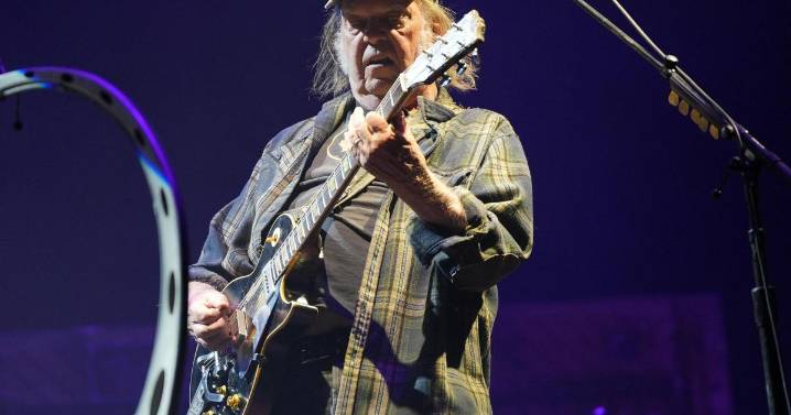 Neil Young and The Chrome Hearts to play Glasgow Summer Sessions