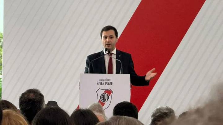 En plena crisis futbolística, Stefano Di Carlo asume como nuevo presidente de River Plate