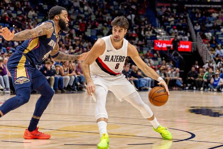 Deadspin | Shaedon Sharpe (35 points) helps Blazers snap skid vs. Pelicans