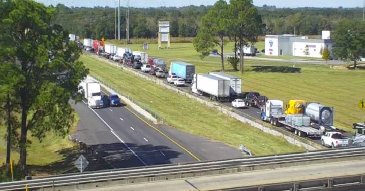 I-10 wb closed near Acadia/Lafayette parish line due to crash