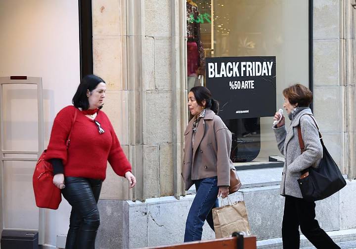 El Black Friday en las calles: del «no es algo nuestro» al «voy a gastar más de lo pensado»