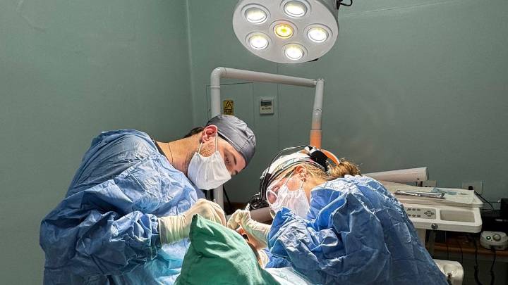 ¿Cuán seguros son los implantes dentales?