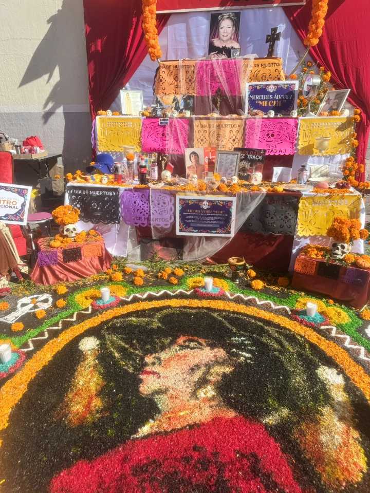 Altar dedicado a Mercedes “Meche” Álvarez gana en el concurso de dependencias municipales