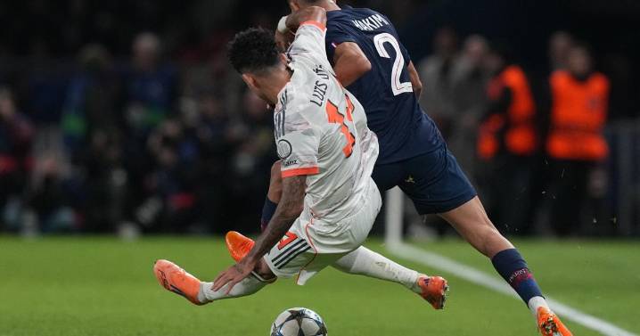 Bayern's Luis Díaz wishes PSG's Achraf Hakimi a 'quick return' after injuring him in tackle