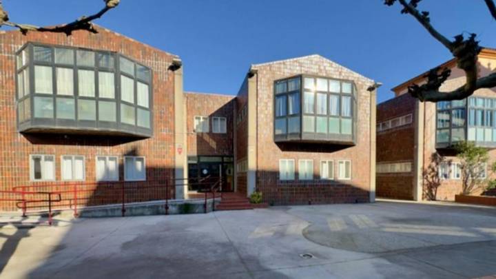 Los compromisos para frenar el malestar, que ya se muestra con telas rojas, por el traslado del albergue al Natahoyo: pocos usuarios, repartidos y por poco tiempo