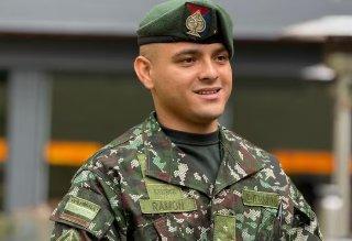 Teniente Ramón: Sin un solo disparo rescató a 12 policías que estaban bajo fuego de las disidencias