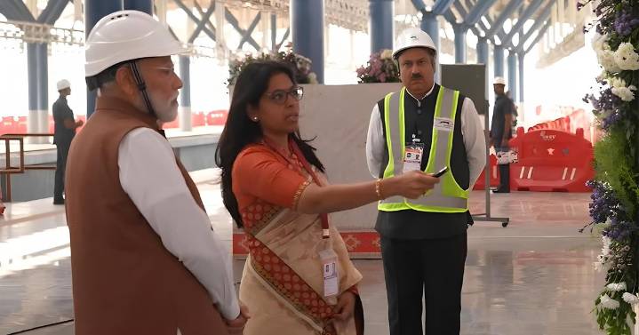 Surat Municipal Commissioner Briefs PM Modi on Surat HSR Station area