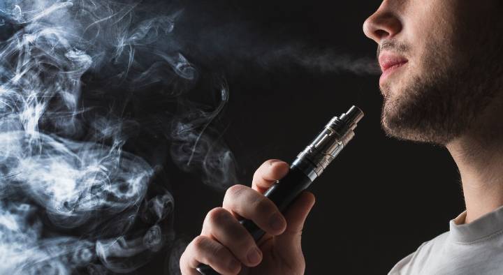 Prohíben fumar y vapear en colegios y universidades de Medellín 