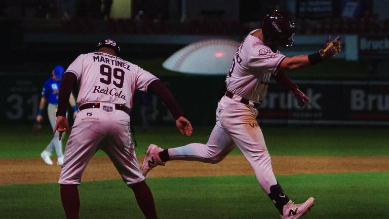 Tomateros deja en el terreno a Charros con un tablazo de Jon Singleton