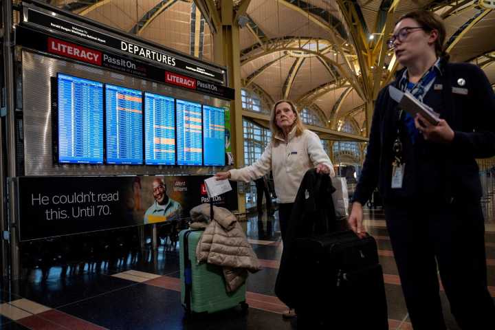 More than 1,500 flights canceled in US on Monday as travel disruptions continue