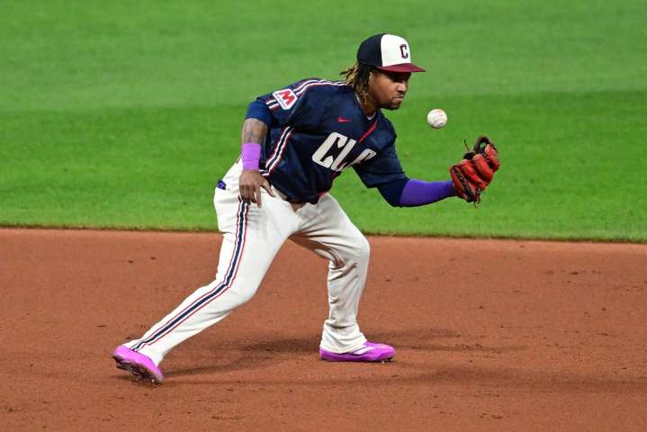 Why does the Gold Glove Award keep eluding José Ramírez?