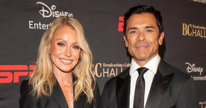 'He Loves Me!': Kelly Ripa Excitedly Gasps After Husband Mark Consuelos Passes Viral 'Relationship Test'