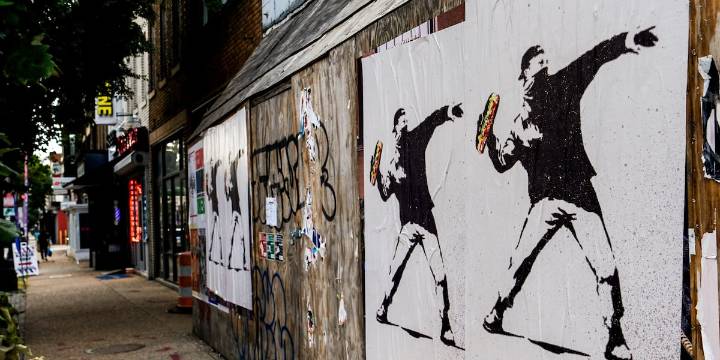 Man who threw sandwich at federal agent in Washington is found not guilty of assault charge