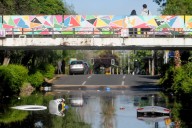 “Tuve que nadar...”: el drama detrás de los autos que quedaron atrapados bajo el agua en Ñuñoa