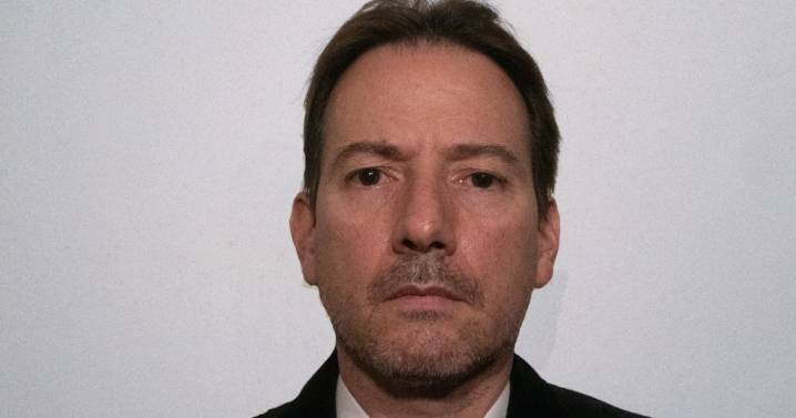 Fernando Florencio Galindo: Algo huele mal en Paris y no es el Sena